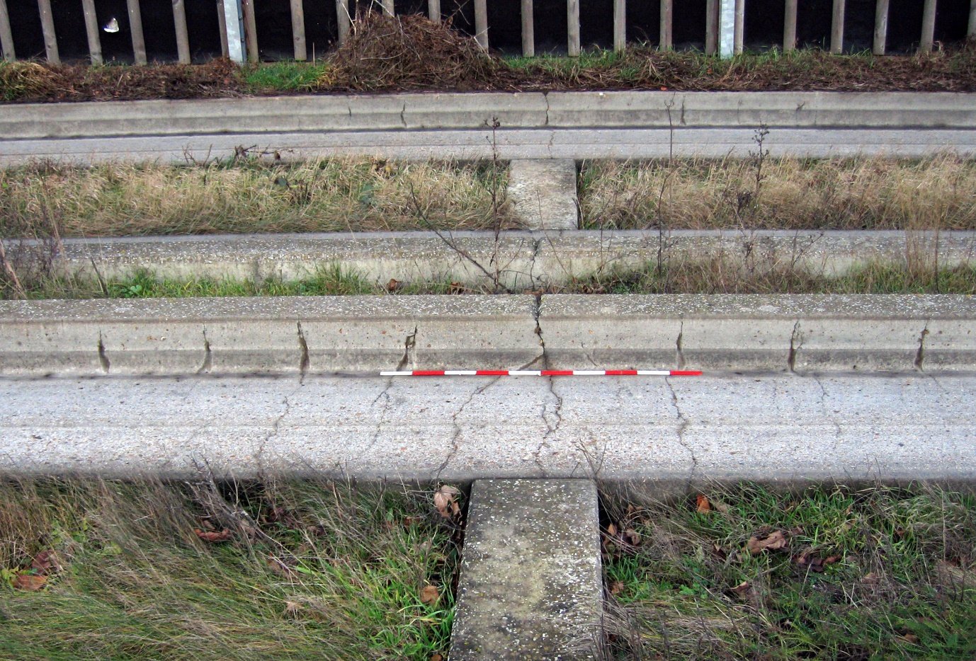 View of the middle of a Guided Busway beam